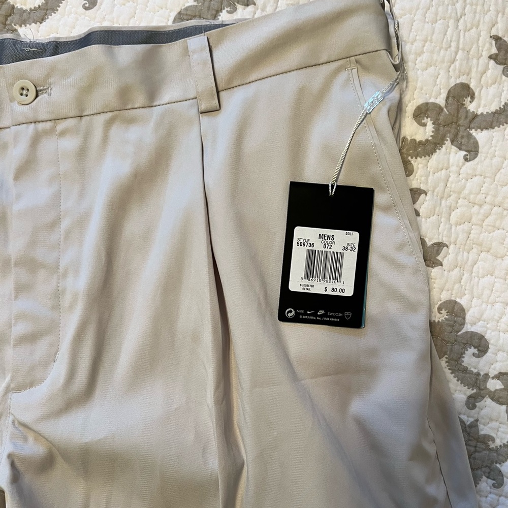 Nike Golf Tour Performance Men's Standard Fit Dri Fit Size 38-32 NEW